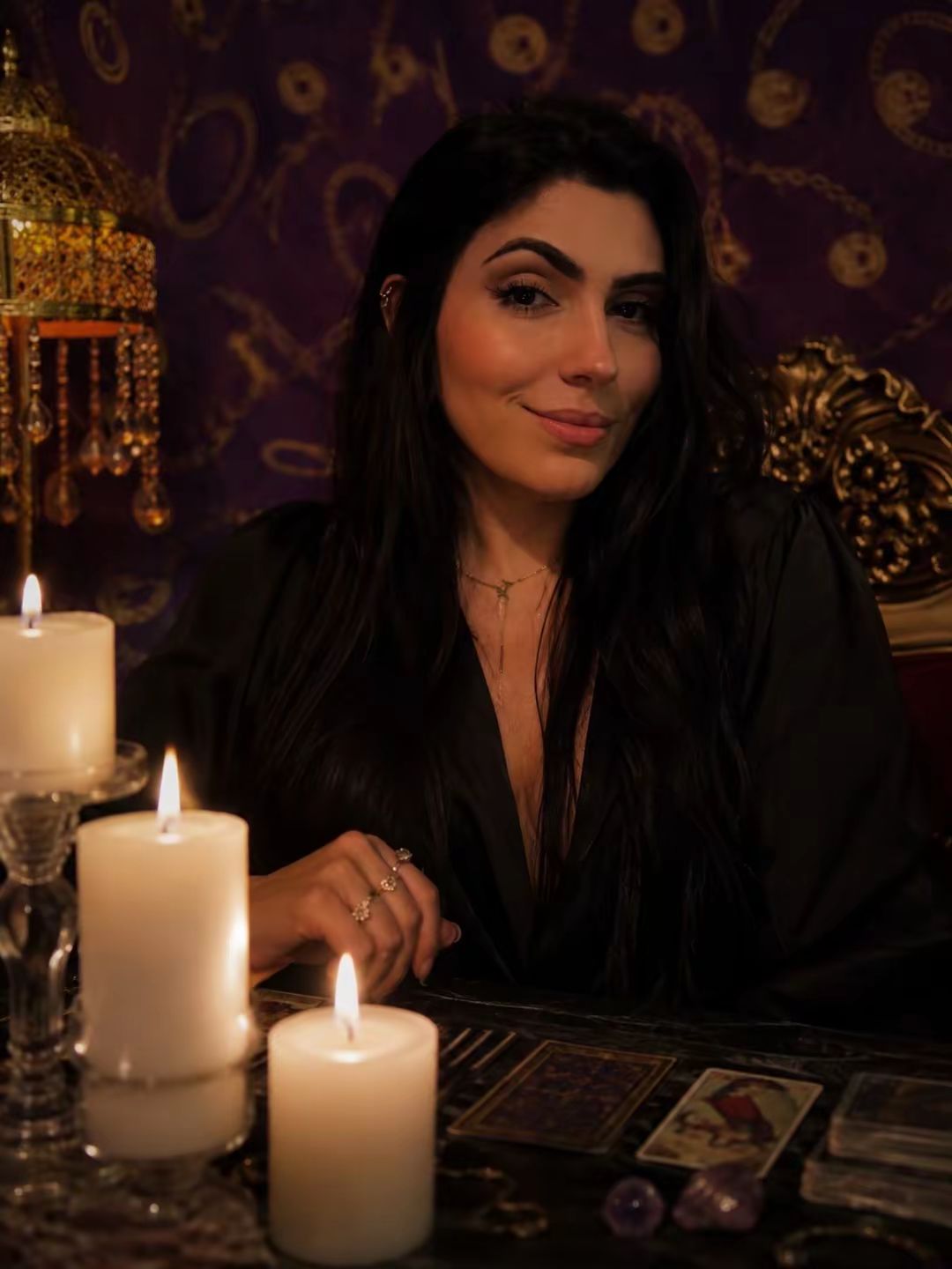 Mãe Donatella em atendimento por videochamada